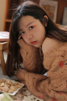 女生泳衣遮肚子